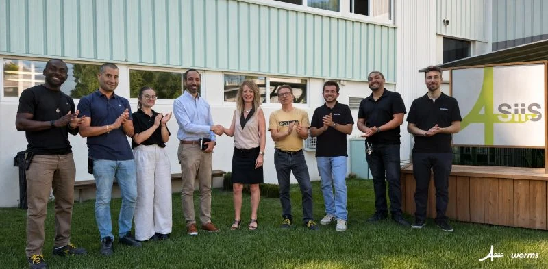 The Wormsensing and L'Atelier SIIS teams outside L'Atelier SIIS