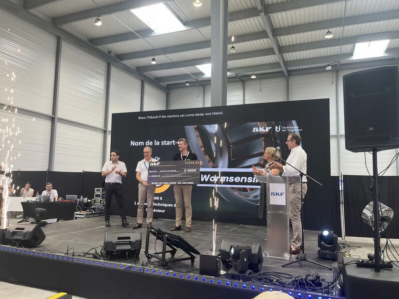 Wormsensing receives the gold award on stage at the SKF Industry of the Future Challenge